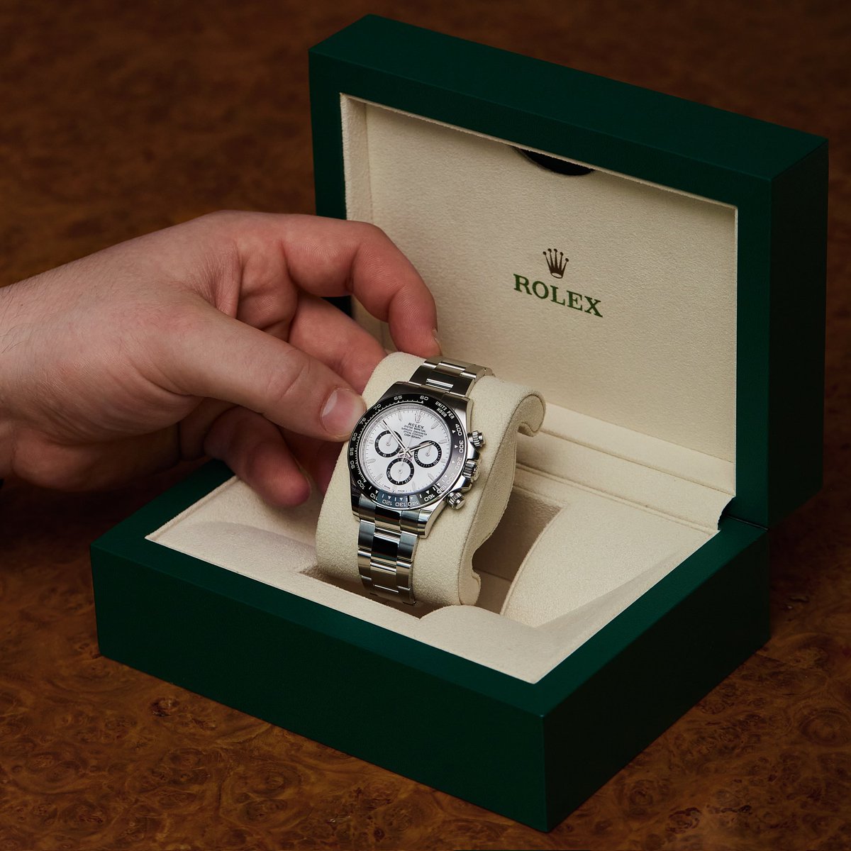 GlobalWatchClub's tweet photo. Want a chance to win a Rolex Daytona?

Enter using the link below!

Draw is on the 30th of September. https://t.co/vj4EhFqEh4