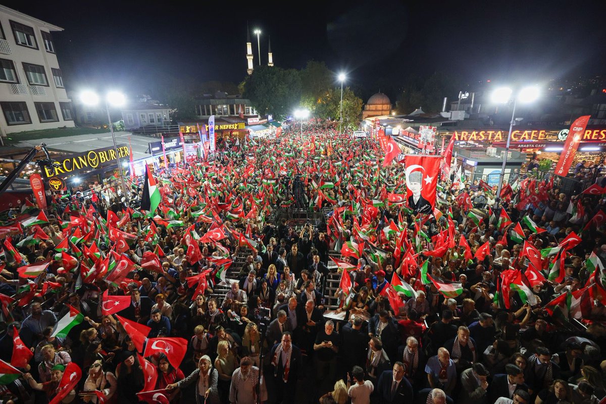 Genel Başkanımız Özgür Özel, İstanbul Eyüpsultan Meydanı’nda düzenlediğimiz Filistin’e Destek Mitingimizde vatandaşlara hitap etti.