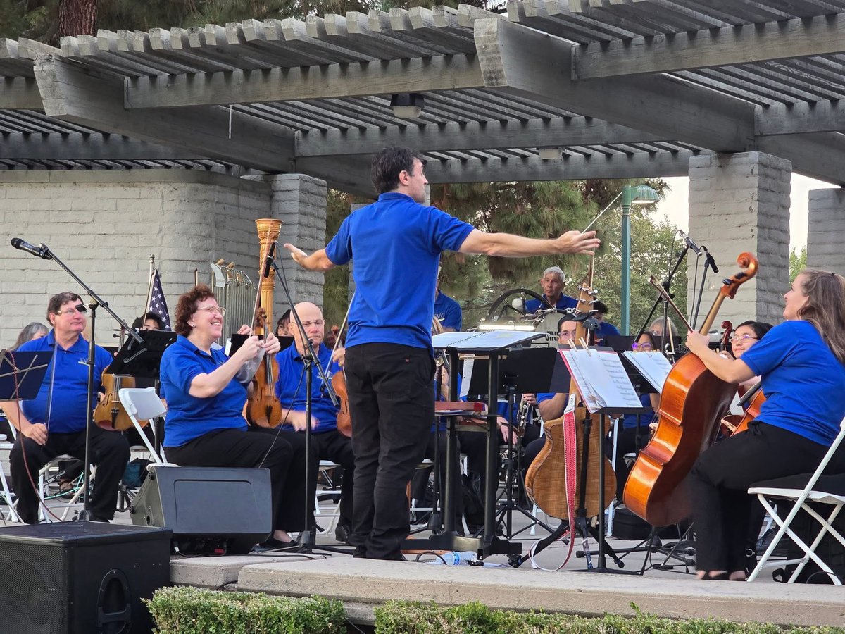 svorchestras's tweet image. The Simi Valley Community Orchestra &amp;amp; Choir, led by Joseph Metcalfe, performed for the International Day of Peace with solos by Isaac Arias, Katie Garibaldi &amp;amp; Dave Brisley. Next up for our Community groups: free concert Oct 3 at LDS Church on Sinaloa! (Close-up 📸 by SV Acorn 🙏🏼)
