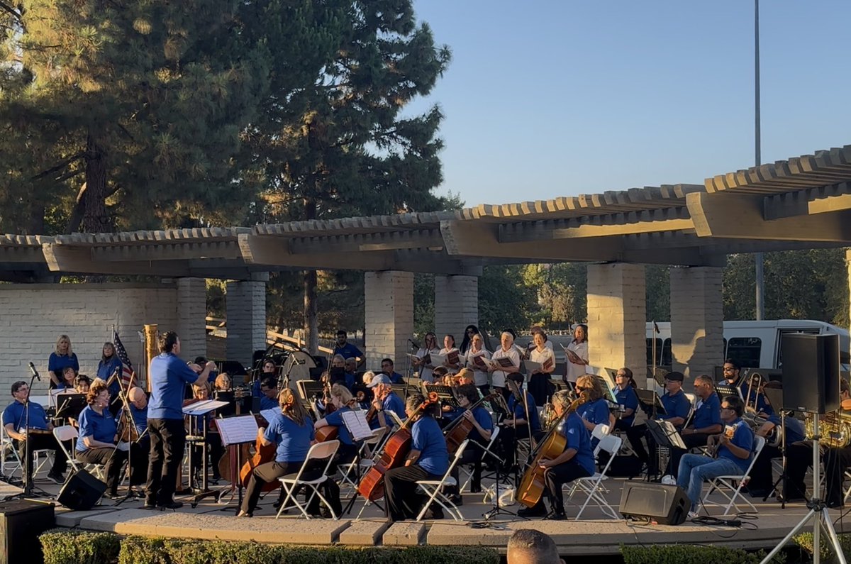 svorchestras's tweet image. The Simi Valley Community Orchestra &amp;amp; Choir, led by Joseph Metcalfe, performed for the International Day of Peace with solos by Isaac Arias, Katie Garibaldi &amp;amp; Dave Brisley. Next up for our Community groups: free concert Oct 3 at LDS Church on Sinaloa! (Close-up 📸 by SV Acorn 🙏🏼)