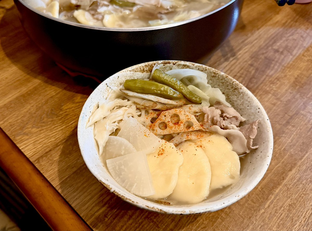 昨日の夜はすいとん鍋🍲
無心でコネコネしてすいとん作るの
楽しいし美味しい