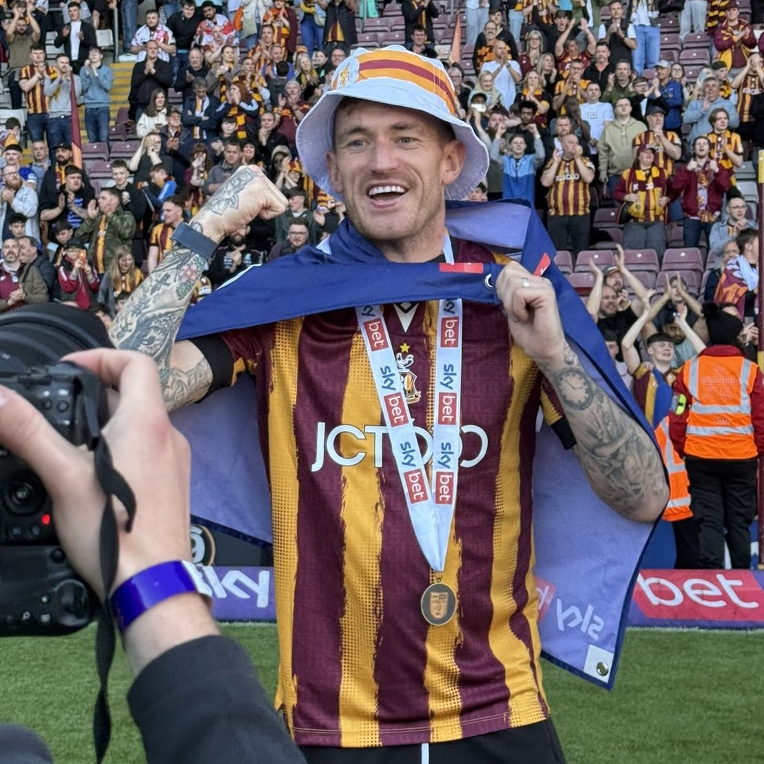 Thecityvent's tweet photo. Everything else to one side tonight, absolutely delighted for Andrew Ellis Cook getting his goal. No one deserved that moment more and what a fucking finish aswell. Born in Newcastle, Adored in Bradford. #bcafc https://t.co/Gc5skM84cQ