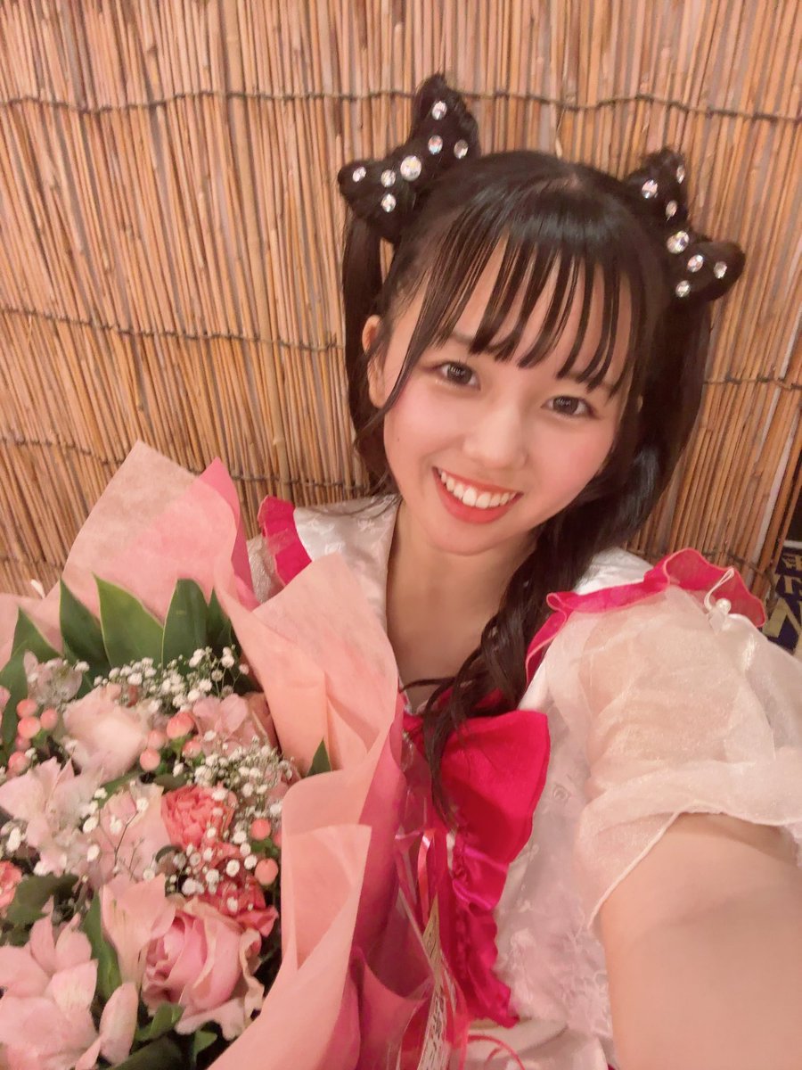 《ご報告》
本日18歳になりました💫💫💫
お姉さん👧🏻ぽくなれるように
頑張ります🩷花束💐ありがとぉ🩷
#誕生日 #名古屋 #アイドル #高校生