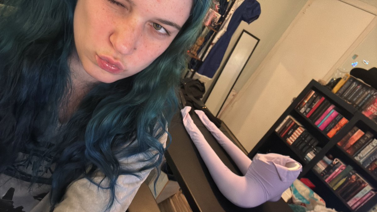 live working on cosplay shit twitch.tv/trashedpotatop…