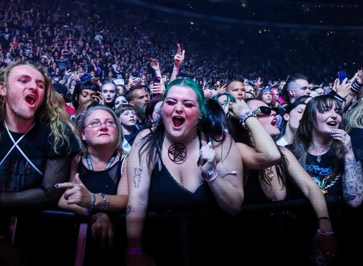 nikki🦷 tweet media