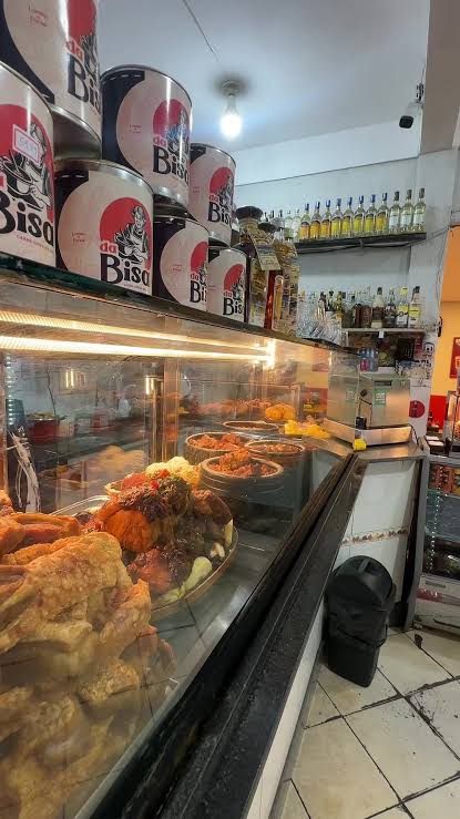 Serrotinhos no Padre Eustáquio e sua magnífica estufa...

Quem já foi feliz ali? 

📷 Página do bar no Google.