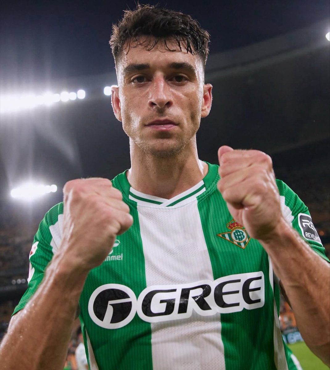 GonzaloTortosa's tweet photo. Qué manera de volver a jugar después de 7 meses por lesión de Marc Roca.

Jugador TOP. https://t.co/ymL2krbUOU