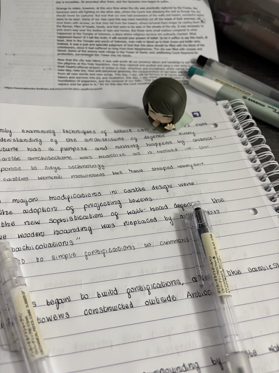 fruitbear_'s tweet image. a-level history coursework <<<< #studytwt
