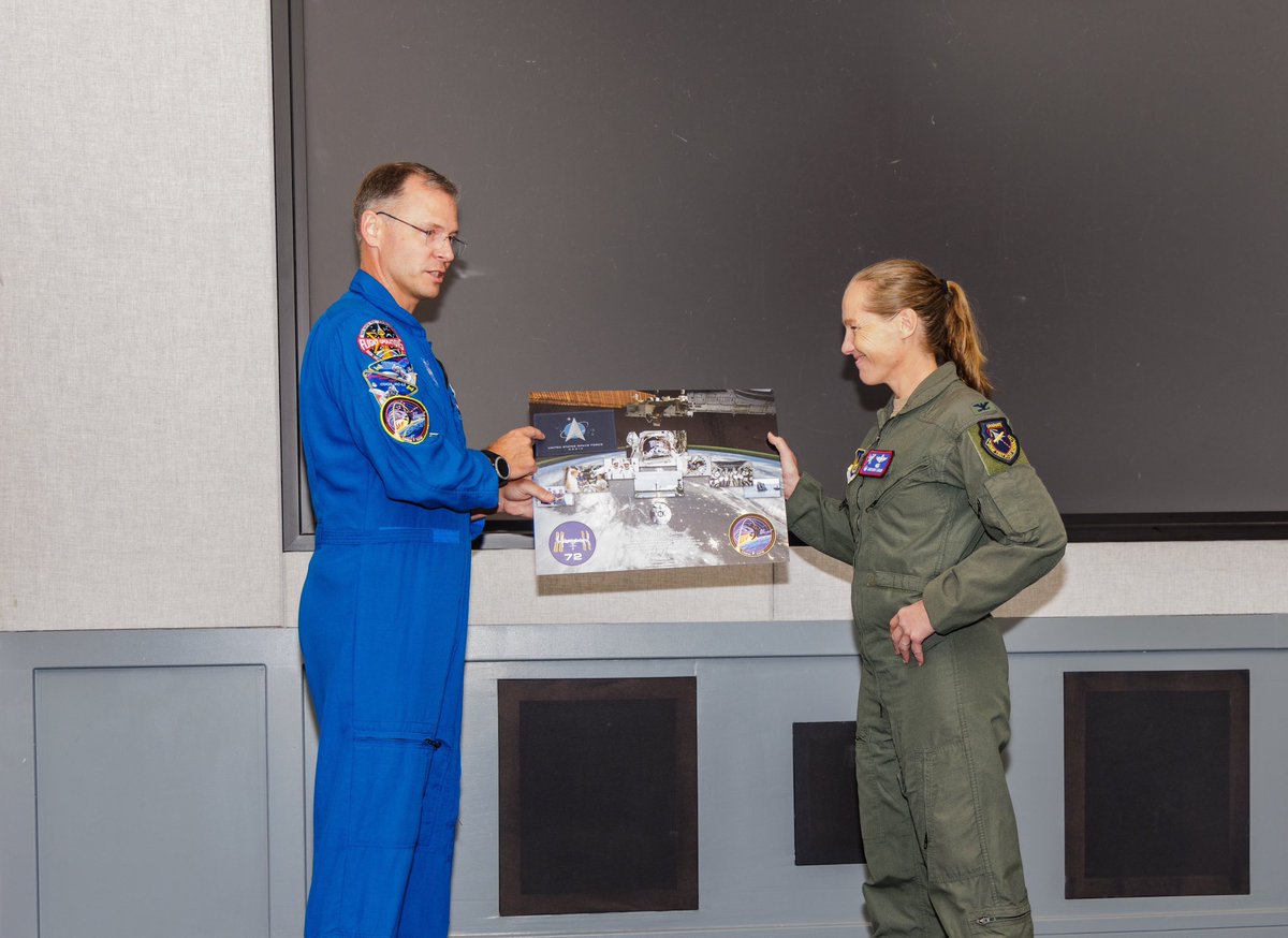 EdwardsAFB's tweet photo. Visit by @AstroHague and Sunita Williams reflects growing space test activity at Edwards. 

With @USSpaceForce investment, #USAF Test Pilot School gains new #tech and infrastructure; 'Space Test Course' to become formal masters degree in January. #AFMC 

https://t.co/QXLQVHAz2g https://t.co/wfiEtUVFoM