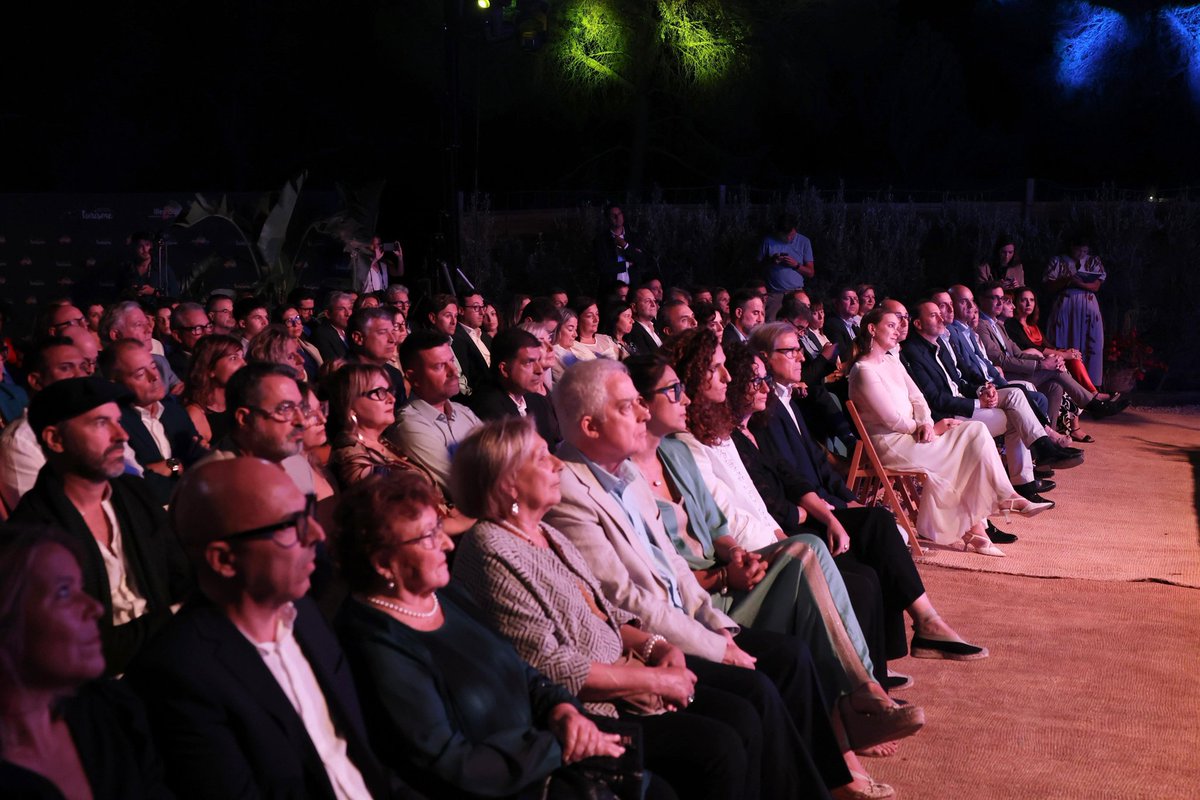a_costacosta's tweet photo. Les Illes Balears som líders mundials en turisme. Aquest @goib està orgullós que siguem una comunitat turística i volem continuar sent-ho, afrontant el repte de créixer en valor per a ser sostenibles econòmica, social i mediambientalment. Enhorabona als premiats #NitdelTurisme https://t.co/3iExblC7RX