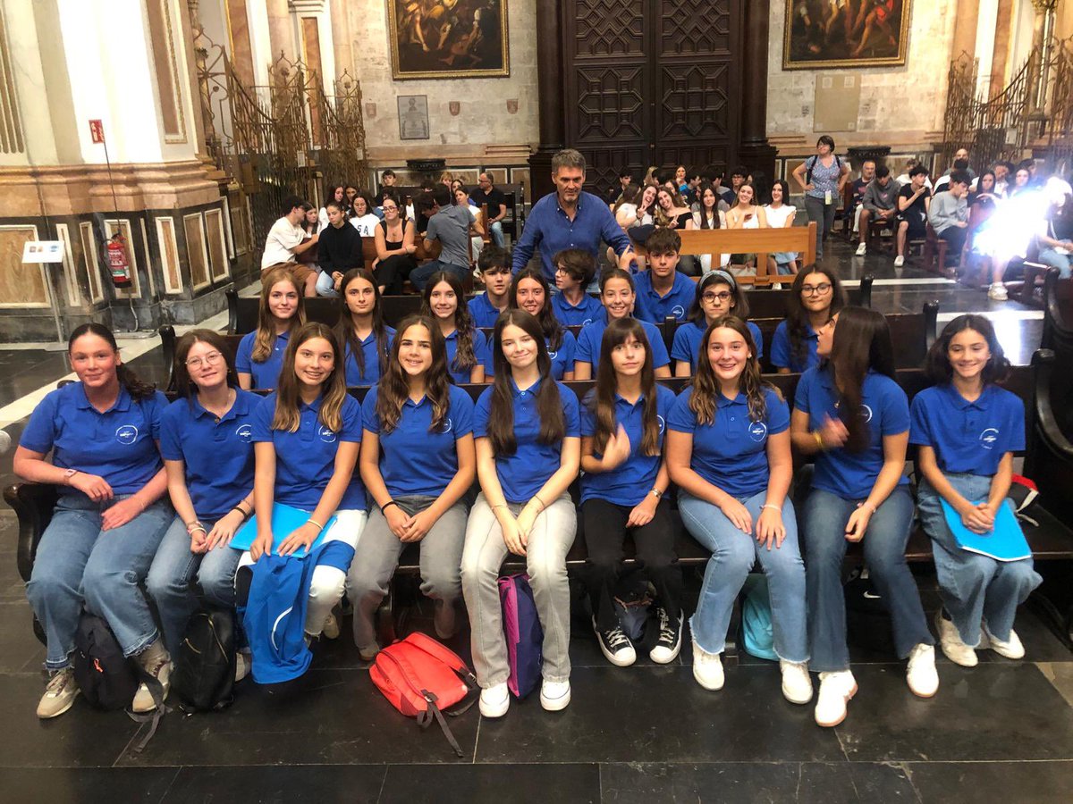 ildebass's tweet image. El coro MIForte ha participado en la celebración que ha realizado el        Colegio Sagrada Familia PJO en la Catedral de Valencia con motivo del año #jubilar2025         

#sembremosesperanza #añojubilar2025 #csfpatronato #colegiosagradafamiliapjo