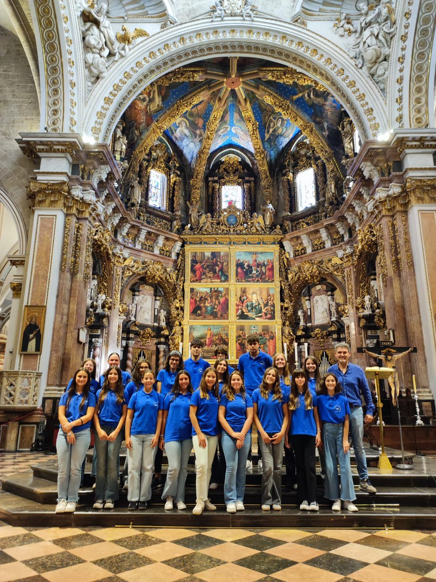 ildebass's tweet image. El coro MIForte ha participado en la celebración que ha realizado el        Colegio Sagrada Familia PJO en la Catedral de Valencia con motivo del año #jubilar2025         

#sembremosesperanza #añojubilar2025 #csfpatronato #colegiosagradafamiliapjo
