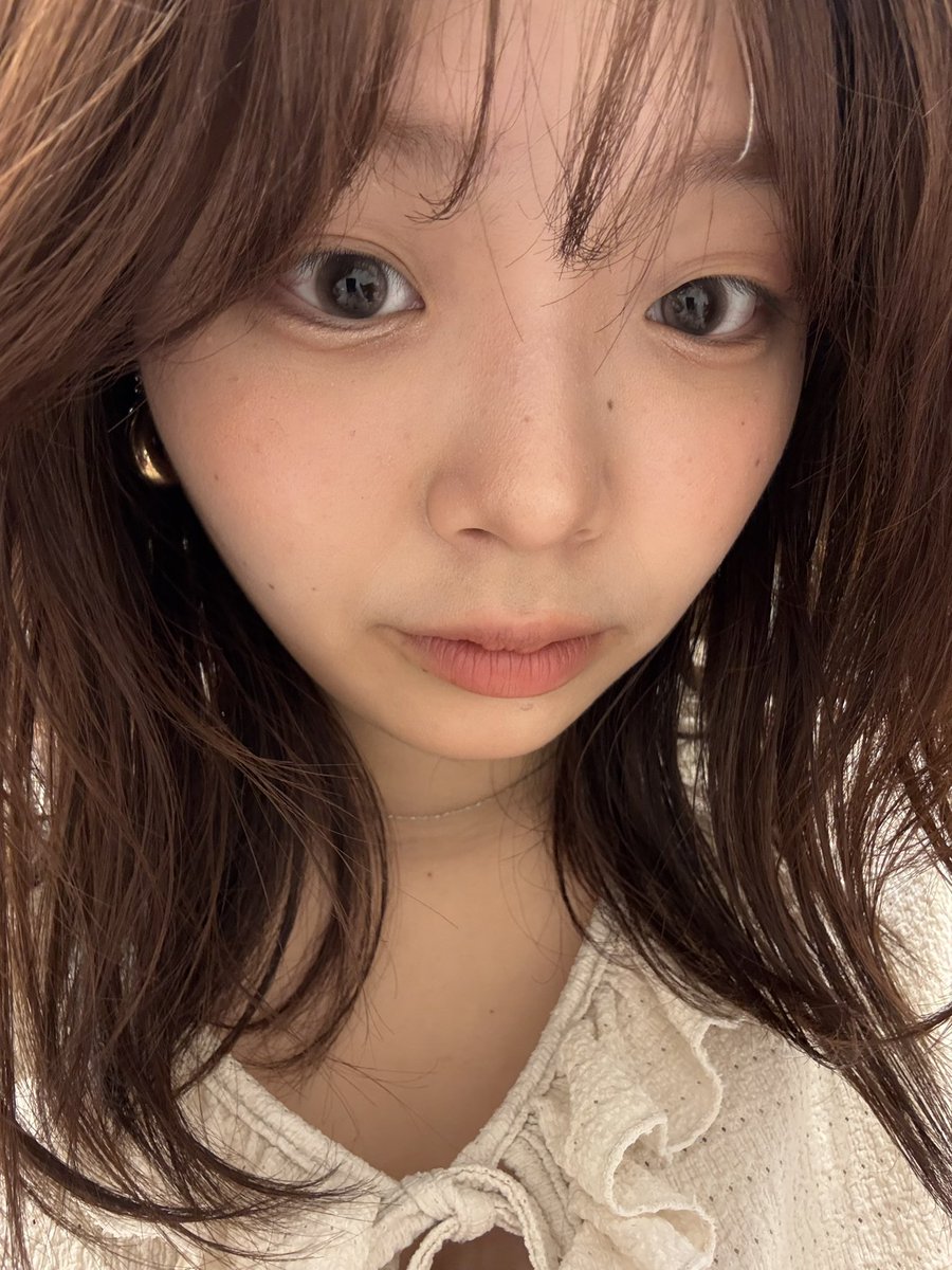 おはようございます☀
最近はな、お肌の調子が戻ってきたからほぼすっぴんみたいなメイクが好きじゃよ