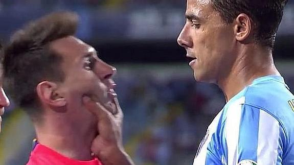 #TalDíaComoHoy (24/09/2014) 🔙

<a href="/Weligton03/">Weligton03</a> “acarició” a Messi en La Rosaleda en un intenso Málaga–Barça (0-0). Una imagen que dio la vuelta al mundo y que los malaguistas no olvidan. ⚪🔵🔥

#MálagaCF #Messi #Weligton