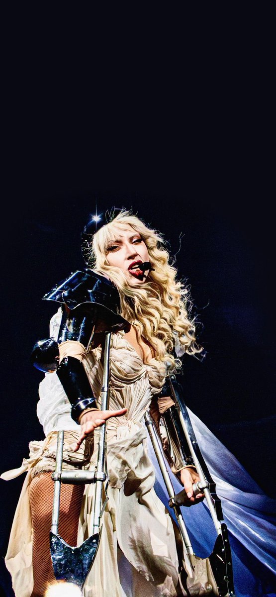 LMonsterReacts's tweet photo. still can’t believe how perfectly executed the concept of this tour is. there’s a cinematic quality in how flawlessly the story is told. https://t.co/2pGQJi2zFX