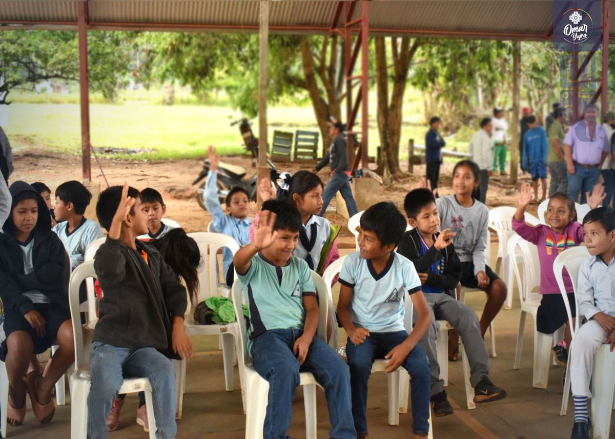 Con una tradicional Ch'alla, participamos de la entrega de dos nuevas aulas de la Unidad Educativa Planchón, en el municipio de Filadelfia, Pando.
La entrega de esta obra se realiza en el marco de la agenda por los 87 años de creación del departamento.