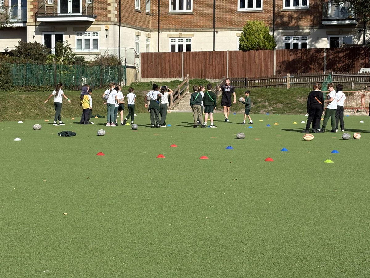 StPetersCroydon's tweet image. Today we took part in national fitness day with children completing the daily mile, indoor fitness videos, basketball, rugby and plenty of outside time in the sunshine. @GreenshawTrust #keepfit #fitness #outdoors #nationalfitnessday