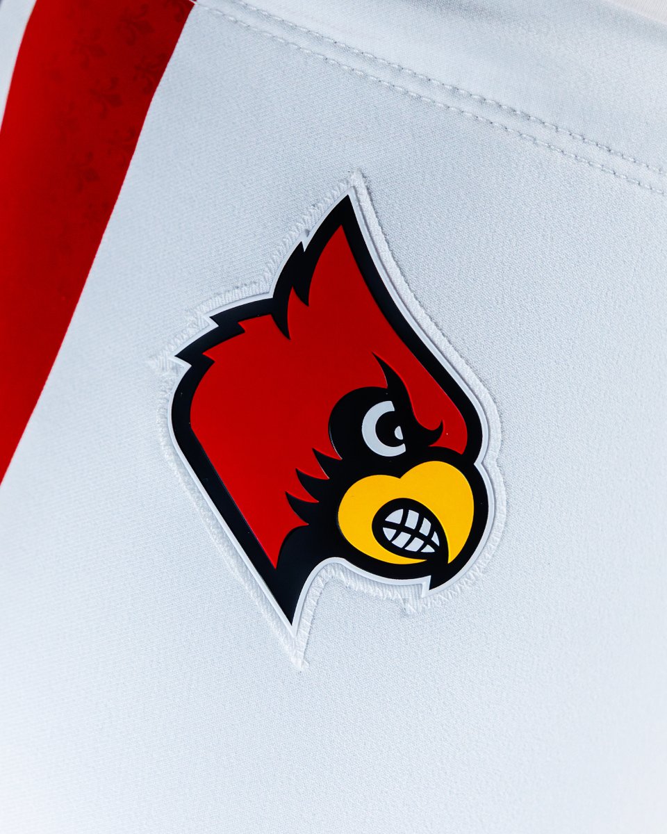LouisvilleFB's tweet photo. The details 🥶

#GoCards https://t.co/gxXbpa8FA7
