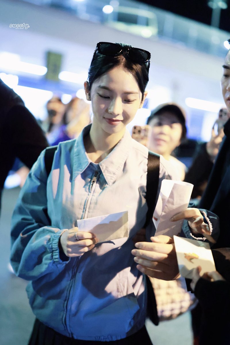 sweety_411k's tweet photo. 250924 🥺

#카리나 #Karina 
#에스파 #aespa

KARINA AT MILAN SS26
#KarinaxPrada #PradaSS26 https://t.co/VoVldLZrc6