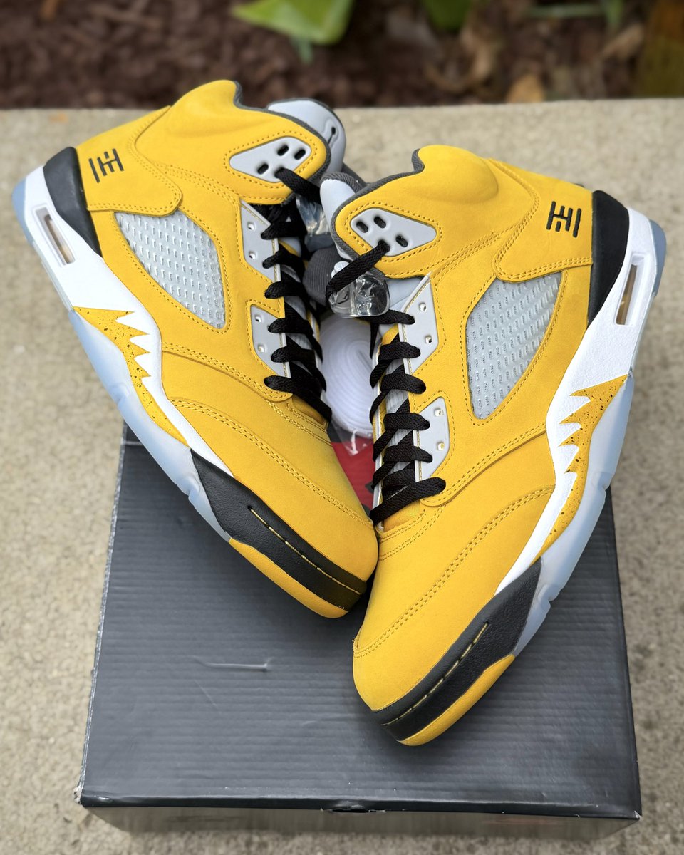 zSneakerHeadz tweet media