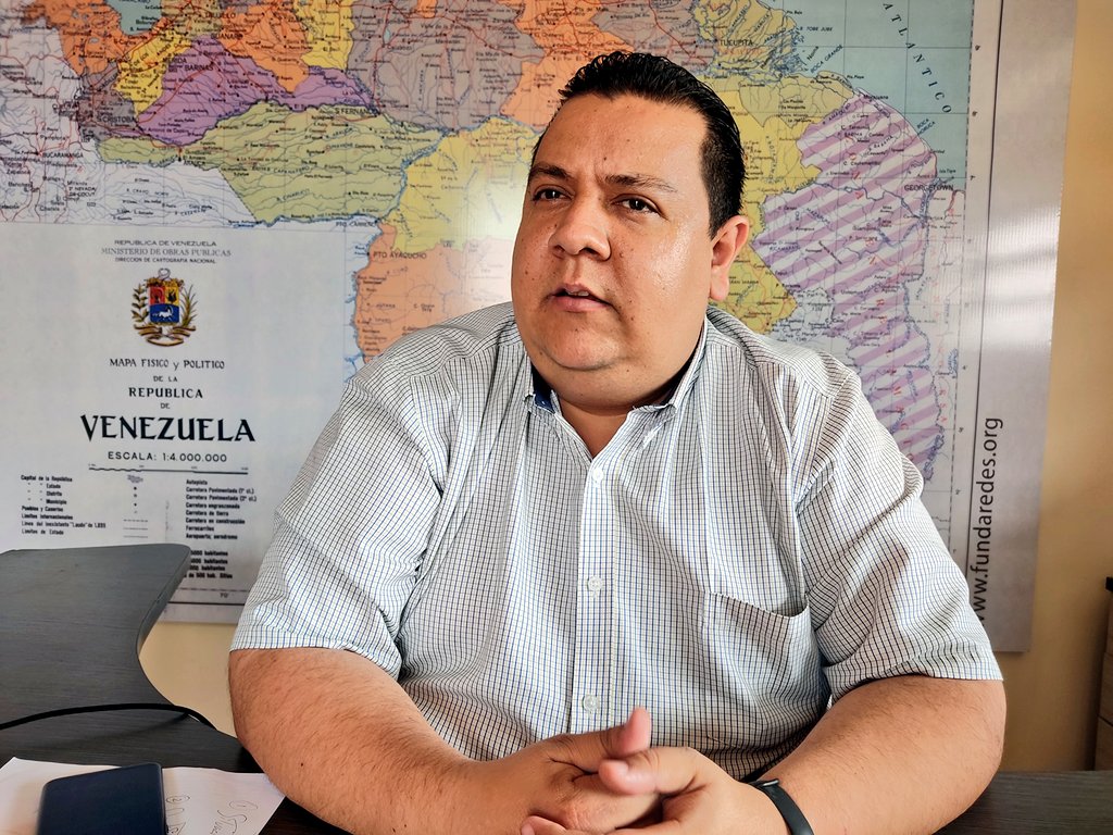 ¡1545 días!
De nuestra detención arbitraria y privación ilegítima de la libertad.
Mi Hno. Javier Tarazona Dir. de <a href="/FundaREDES_/">FundaREDES</a> sigue detenido cumpliendo una sentencia anticipada sin cometer delitos. 
Exigimos sea puesto de inmediato en libertad.
#LiberenAJavierTarazona 
#24Sept