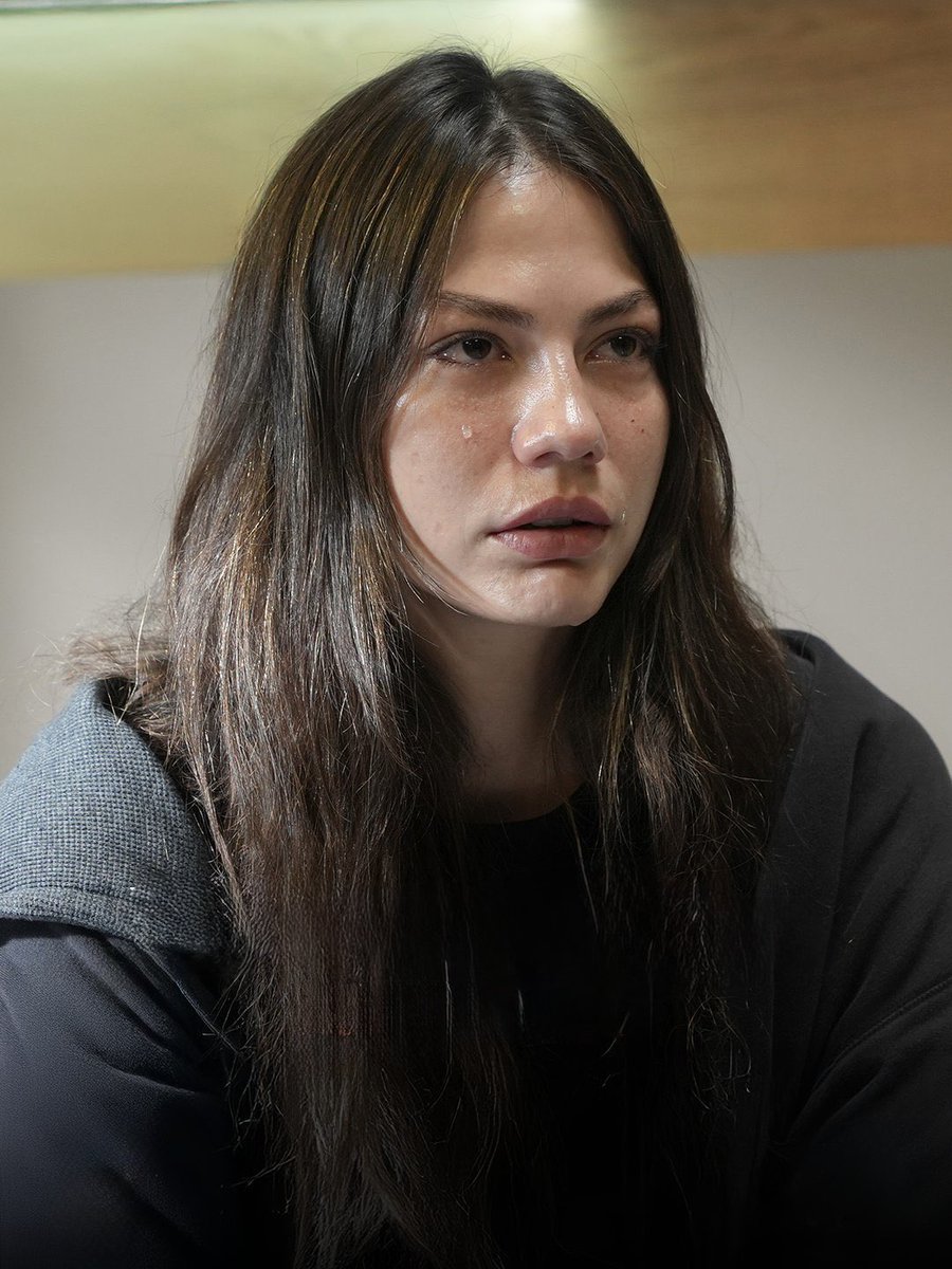 شالت الحلقة بإبداعها
الكثير كان مشكك بديميت و تمثيلها الدرامي بس الاسبوع الي فات و الاسبوع هذا حتى الي مايتابع المسلسل يمدح تمثيلها وانهم كانوا ماخذين عنها نظرة غلط
 ديميت ابدعت و اعطت الدور حقه و زيادة تستاهل كل هذا المدح و اكثر🤍