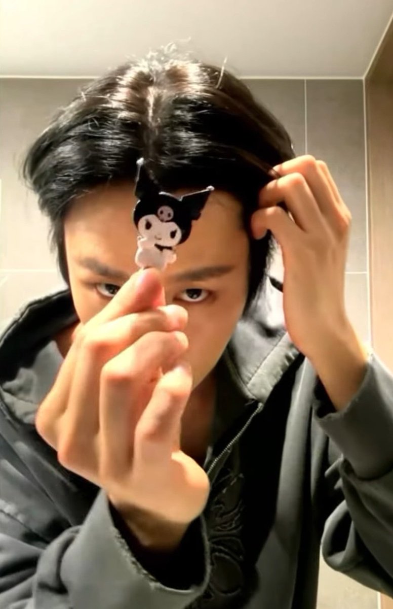 몬베베들 10번째 생일을 맞아 조심스럽게 해보는 첫 rt 이벤트!
창규니를 똑 닮은 신상 바츠마루 포카홀더랑
균이랑 커플 쿠로미 머리핀!!!
 rt 추첨해서 한분께 드릴께요!!!
  당발 9/27일!!!
많관부💜

#몬베베생일이벤트 #rt이벤트 #몬베베생일
#몬베베