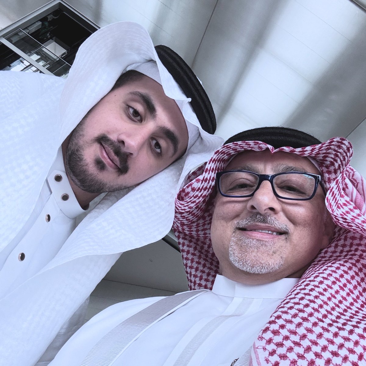 ١-٣

كلمة لكل أب وأم وإنسان يتعامل مع التوحيدين.

هذا الفعال والانفعال والتفاعل الذي حصل على مستوى الكرة الأرضية عن سبب وعلاج التوحد، فإنما يدل على تعطشنا و حاجتنا الجنونية لقشة نتعلق بها، حاجتنا الناتجة عن ضياع عاطفي لمعرفة سبب التوحد و أكثر تلهفا و،،،

#التوحد