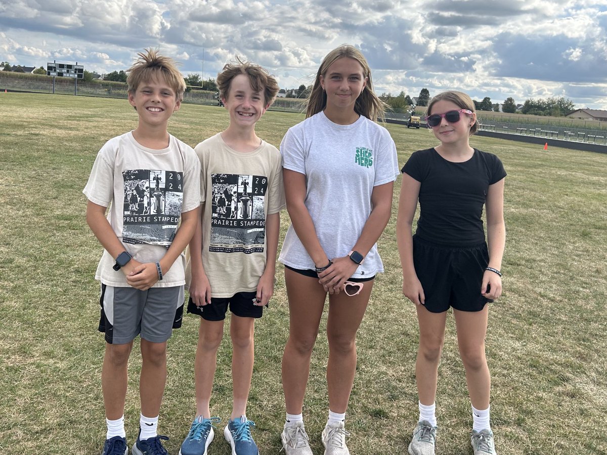 9/18 Runner of the Meet Recepients
JVB- Jonathan Fossey
VB- Nick McVeen
VG- Addi Dobler
JVG- Alyssa Armstrong
These four are amazing leaders, take initiative, and are always positive teammates.
