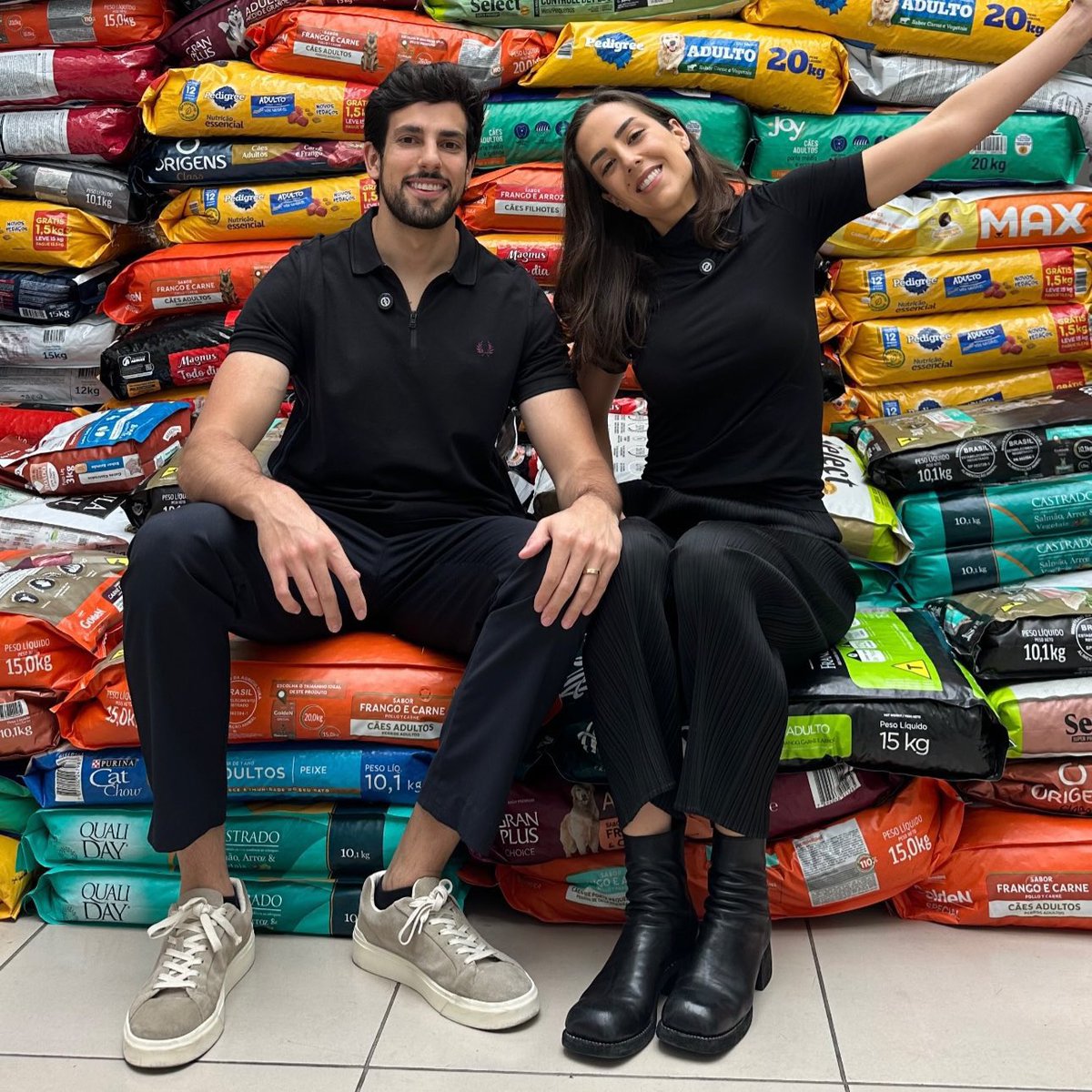 Lara, filha de Faustão, trocou os presentes do seu casamento por doações de ração para cães e gatos.

“Hoje, com o coração cheio de gratidão, vamos repassar tudo para ONGs, abrigos e protetores que dedicam suas vidas a salvar vidas.”