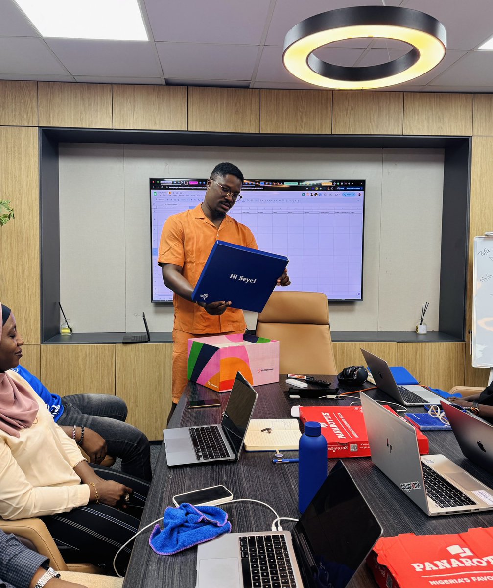 seyedele's tweet image. Yeah, earlier today, Flutterwave sent me a box. 
Thanks @theflutterwave 🦋