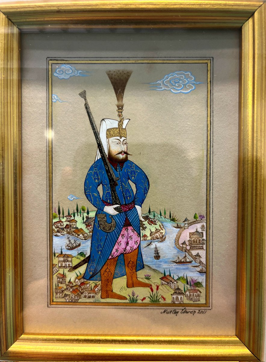 Kendinden olmayanı "kara donlu kafir" olarak niteleyen bir milletin bunları giydiğini düşünmek için epey cahil olmak gerek. Türk dediğin böyle güllü dallı giyinir.