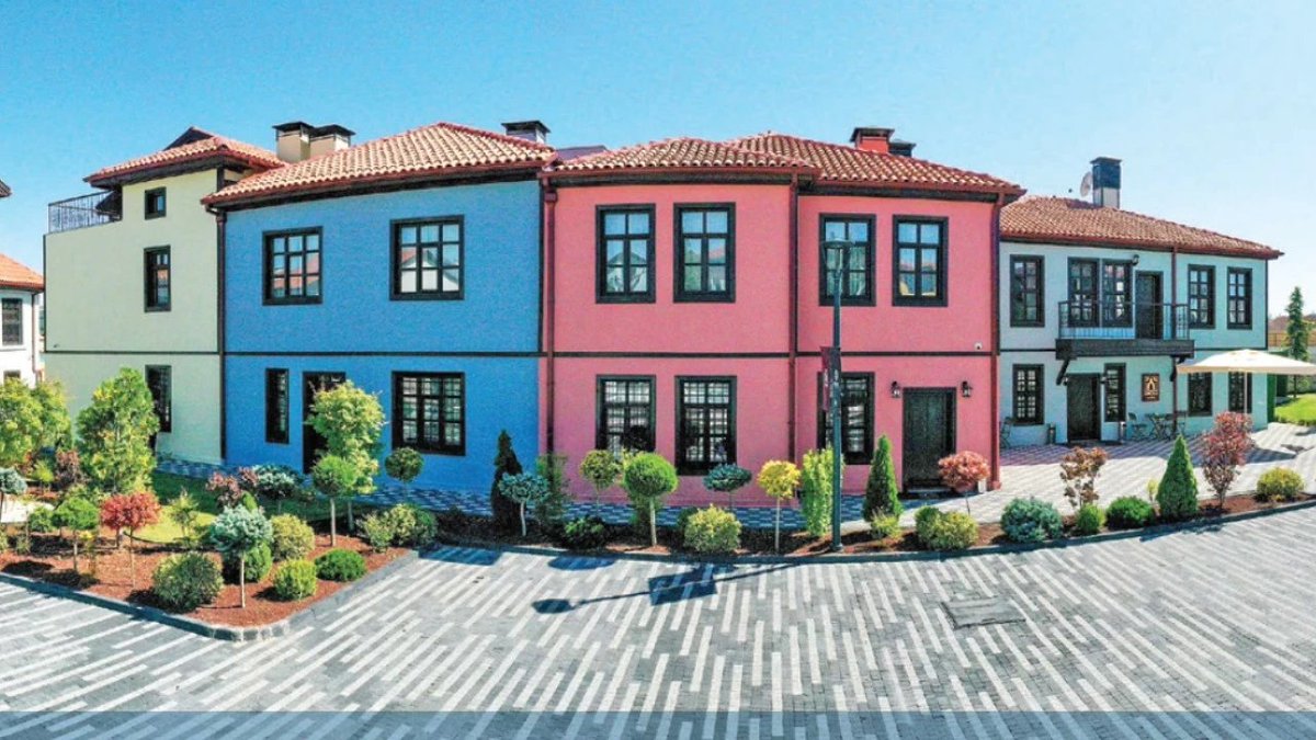 🏨"Şehrin hafızasını yaşatan projelerle turizmi destekliyoruz"

🌿Meram Belediye Başkanı Mustafa Kavuş: “Sırçalı Hotel, tarihe bir vefa, kültüre bir saygı ve geleceğe inançtır.”

🗞️Yıldız DOĞRUER YEMİŞ (<a href="/dogrueryy/">Yıldız Doğruer Yemiş</a>) haberi...

dunya.com/sektorler/turi…