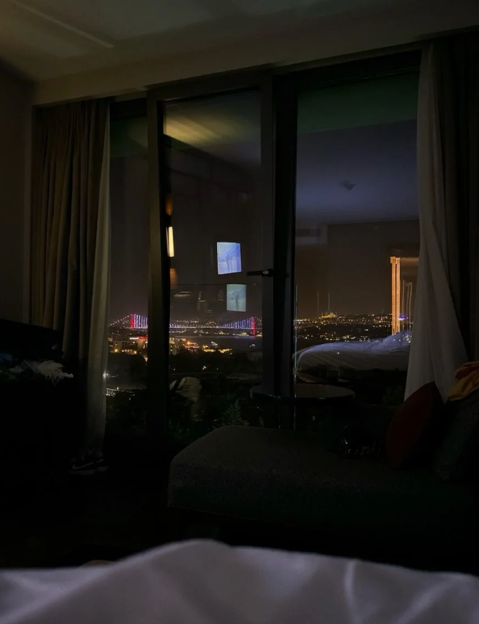 vimo1989's tweet photo. Good night!!!  #RoomAtmosphere #EnjoyLateNightSolitude https://t.co/SgU4J0squO