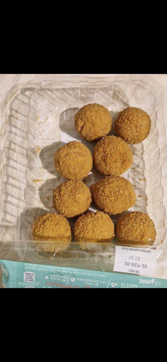 FeelitWorking's tweet image. @QuornFoods Definitely only 9 in there, which is annoying. For all I know, someone could have opened this in @Tesco as none of your packaging is suitably tamper-proof. It's something i've complained about for years. It's too easy to open items and reseal them. It's a health risk.