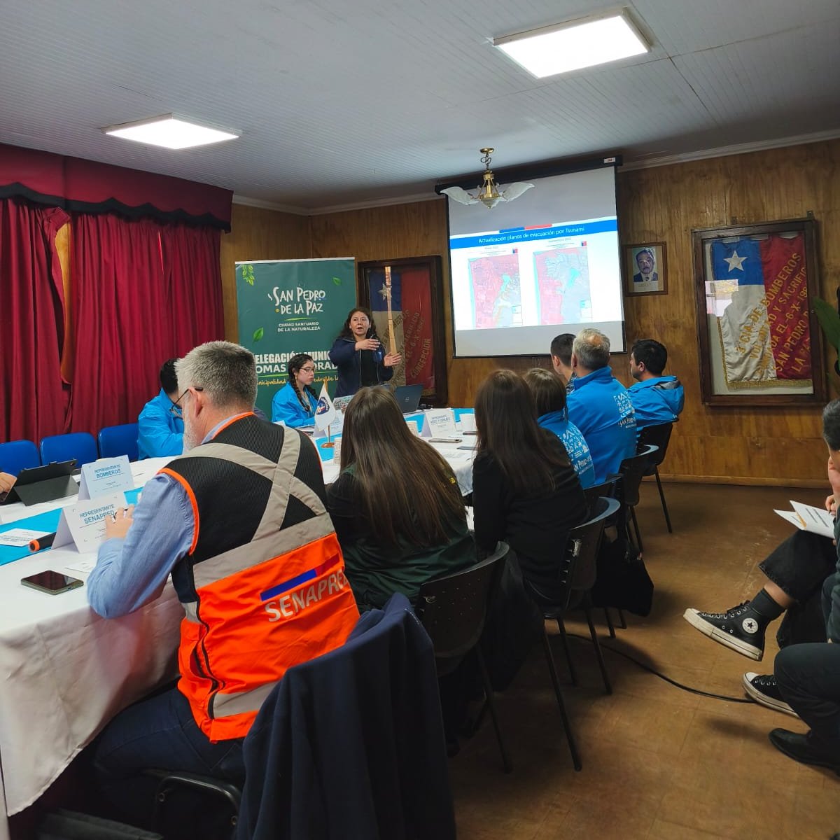 Senapred's tweet photo. El equipo de #SenapredBiobío participó en COGRID realizado en la comuna de San Pedro de la Paz, el cual estuvo enfocado en la preparación del próximo simulacro de sismo y tsunami y en la preparación de periodo de mayor ocurrencia de incendios forestales. https://t.co/TmcAK8iUjt