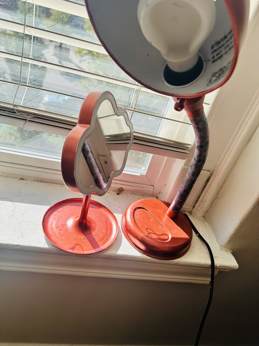 jasleighcx's tweet image. What a perfect day to start painting everything in my house pink 🩷 #pink #referbish #rosegold #artistic #pinkart #jasleigh