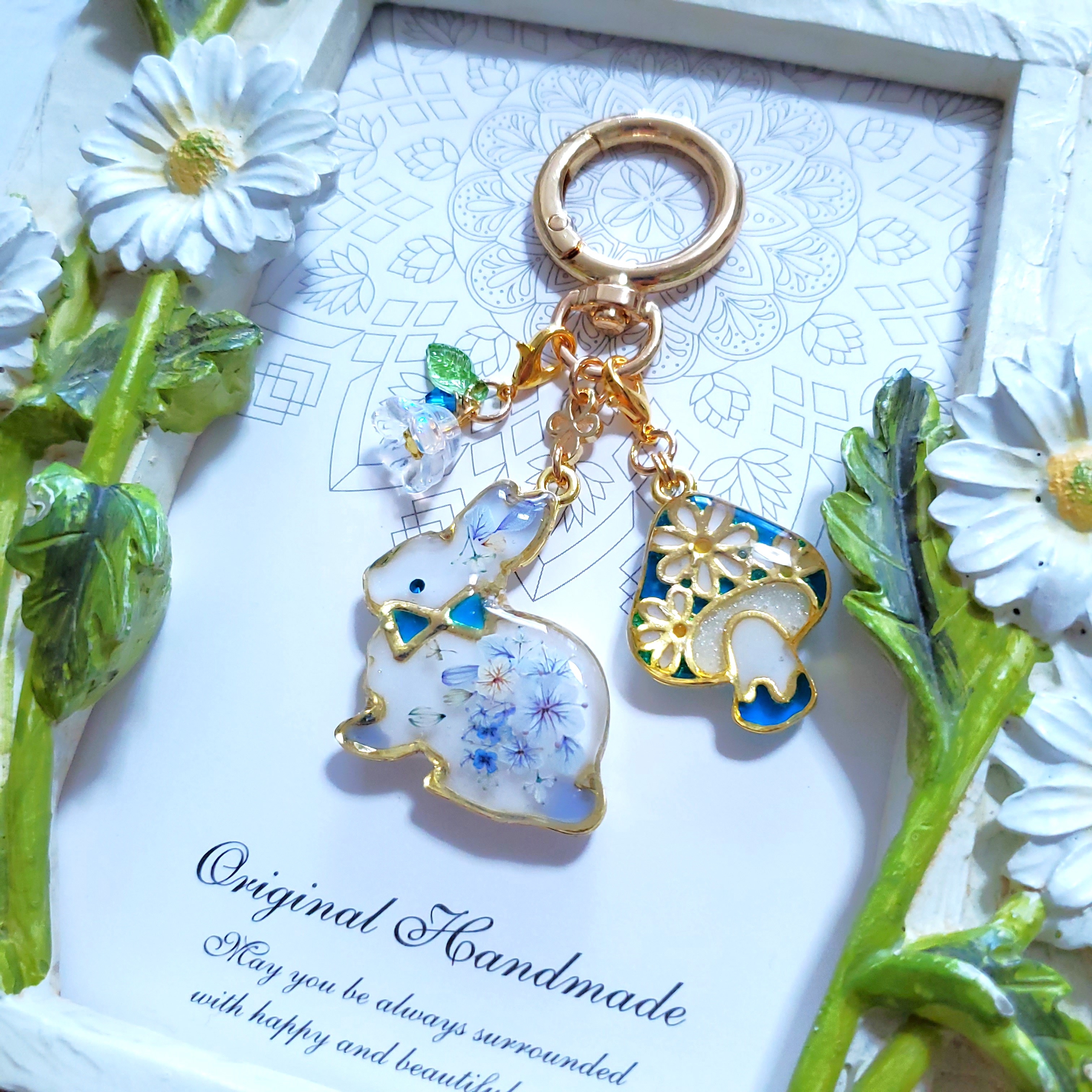 No.155❤うさぎ❤アイスクリーム❤レジン❤ヘアゴム ブローチ レジン】花柄うさぎのヘアゴムを作ったよ☺️/resin/resin