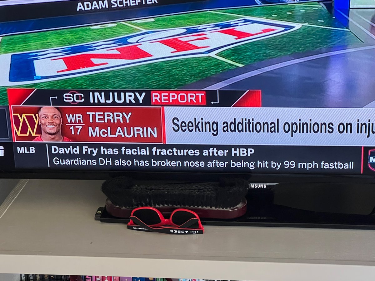 I_Am_Connor's tweet photo. Why are you running incorrect chyrons? @espn @SC_ESPN 

Is this really the best you can do? Looks lazy. Stop treating viewers like infants. 

It was NOT a HBP. David Fry fouled off a bunt attempt into his own face. 

I hope both David and your chyron team get better quickly. https://t.co/t4g2IrSweJ