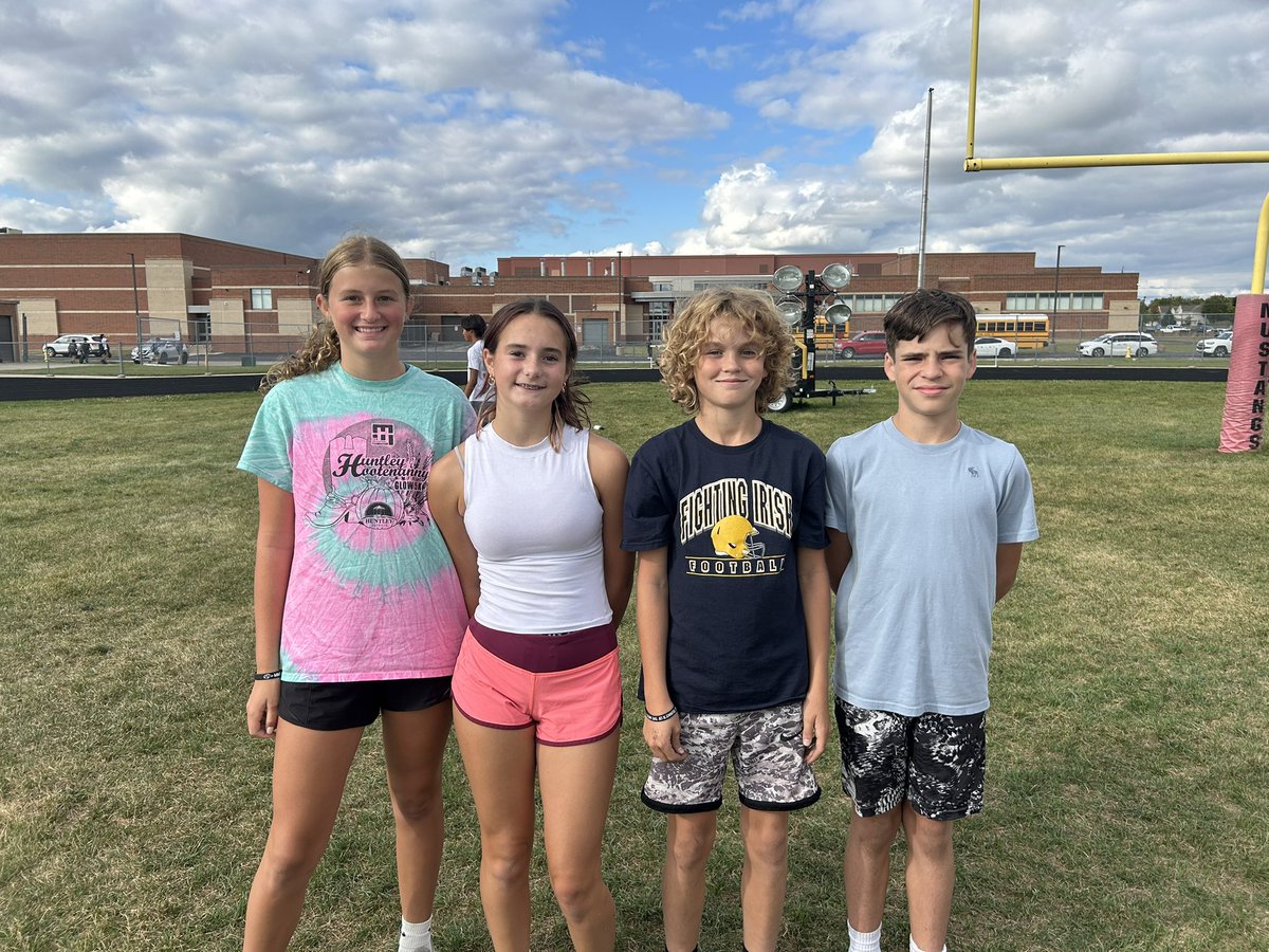 9/23 Runners of the Meet
VG Lily Martin -an amazing, supportive teammate + PR after PR
JVG Nora Hunt- The PR queen and supportive teammate
JVB Eli Phillips -The ultimate hype-man and teammate. PRs each meet
VB Ben Fruhauff - proving what dedication and hard work can accomplish