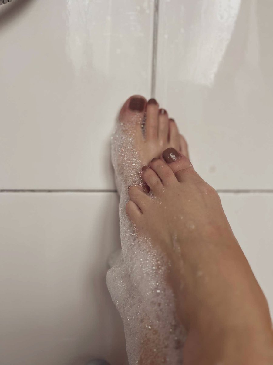 MissJessiccca's tweet photo. Who fancies a naughty foot session 
Show me how freaky you can be 😈
@rtfindom https://t.co/3xkUpLKmbP