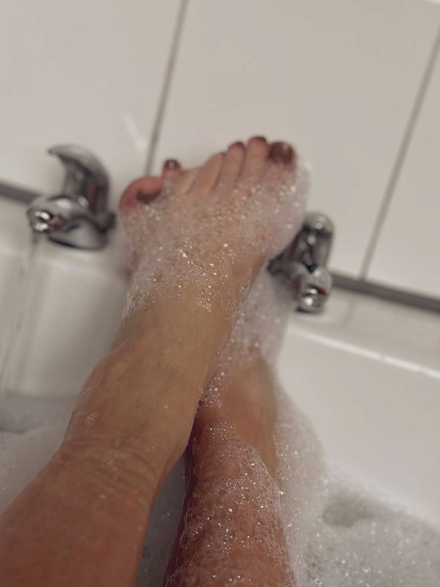 MissJessiccca's tweet photo. Who fancies a naughty foot session 
Show me how freaky you can be 😈
@rtfindom https://t.co/3xkUpLKmbP