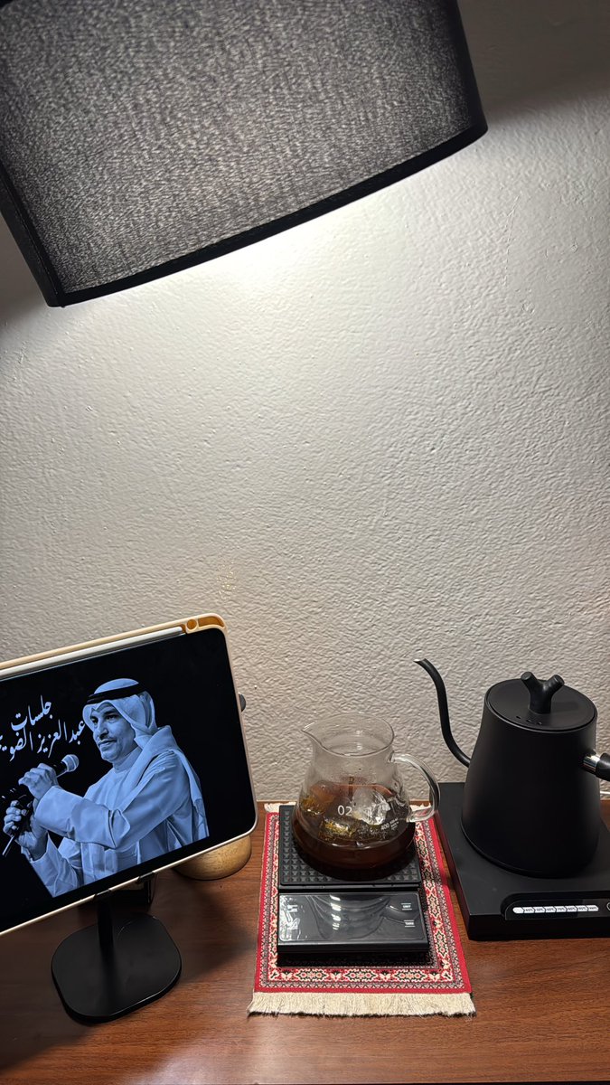 بس فيه سؤال ماخلاني انام:
ليييه مو انا؟