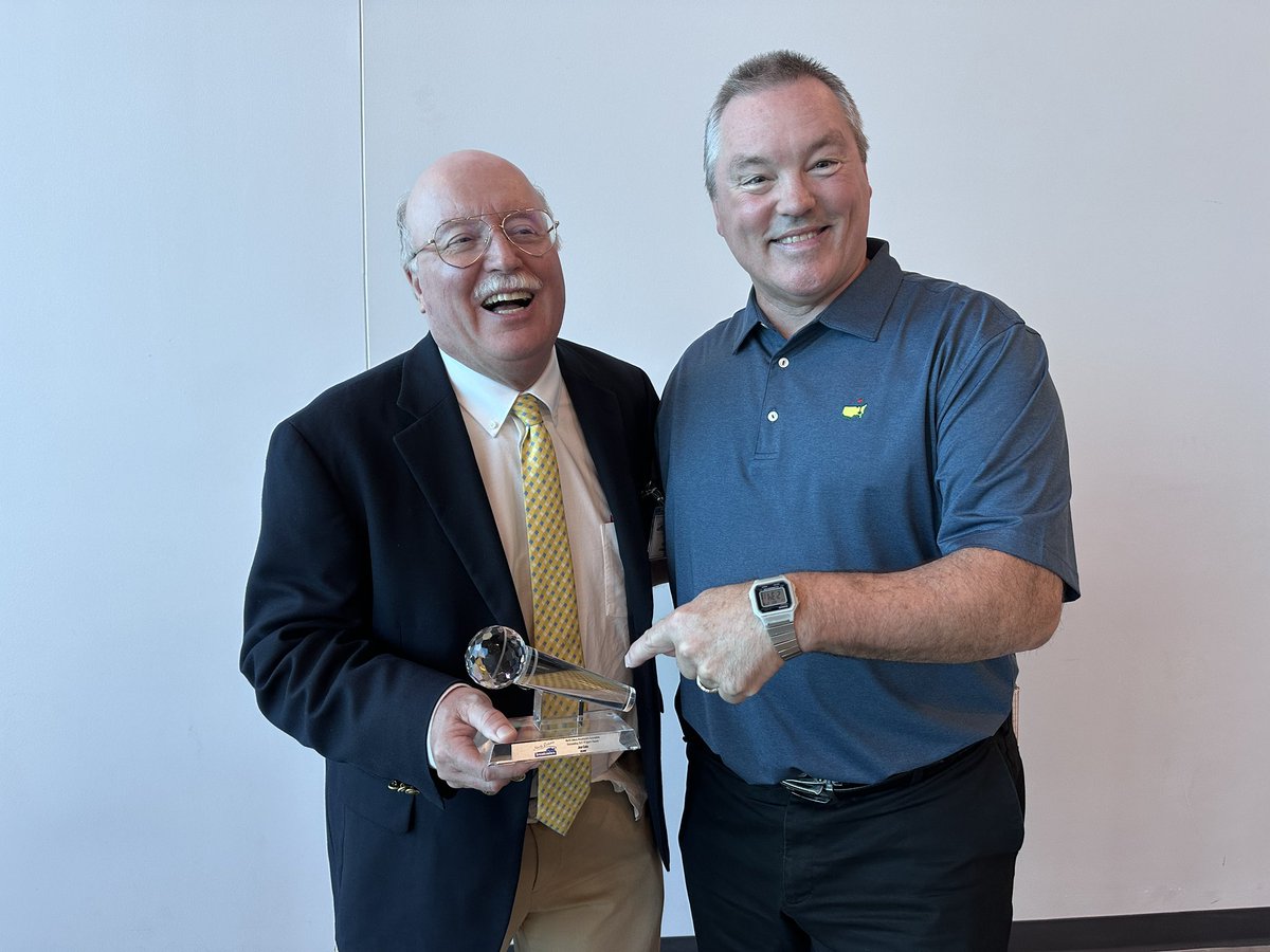 Jody_Kerzman's tweet image. I got to see two of my favorite sports guys of all time today!

Congrats to Jon Cole for being honored with the Pioneer Award. So well deserved!

kfyrtv.com/2025/09/24/jon…