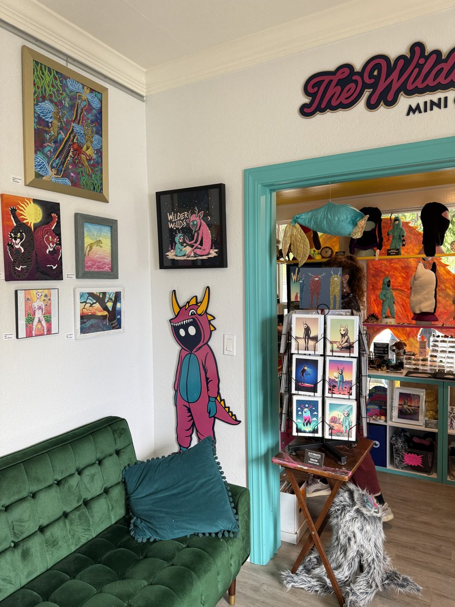 techbubble's tweet image. Visited The Vision Sanctuary art gallery in Santa Cruz 🌊 and did a quick tour with Rachel, the owner.

Tour video on Insta:
instagram.com/reel/DO_266Nkr…