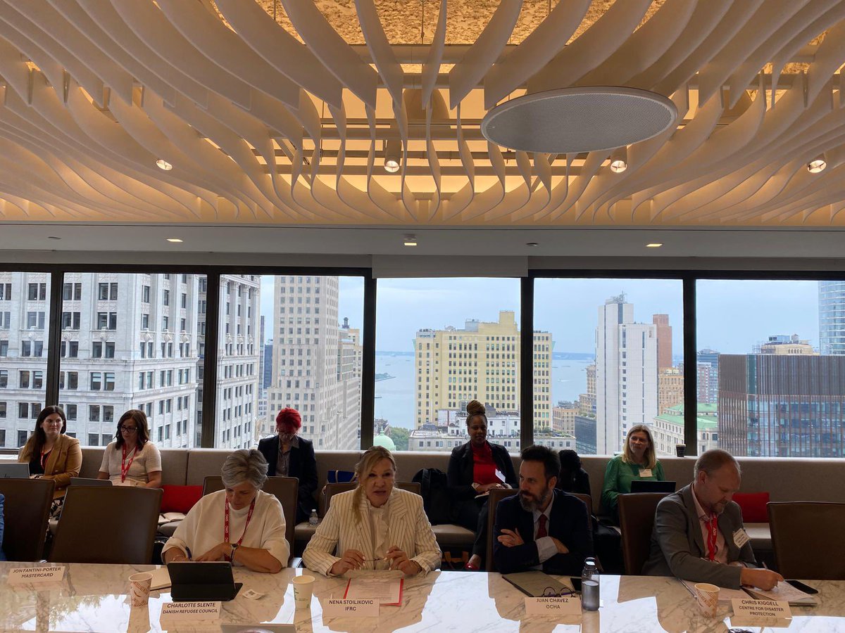 Thanks <a href="/Aon_plc/">Aon</a> for hosting today's discussion on financial risk &amp; forced displacement at #UNGA80.
 
At IFRC, we look at migration &amp; displacement holistically. The @IFRC developed a Migration &amp; Displacement Platform, to enable a globally coordinated, locally delivered response.
