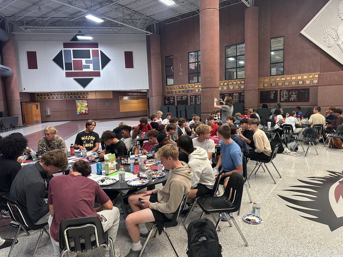 LSNBroncoSoccer's tweet image. Boys Soccer doing some work on Mentality today with Damion! Great message today to help us become great Men through soccer. Followed it up with a dinner for all 3 Teams hosted by our Parents! Thanks everyone that made this a great afternoon! #ETP