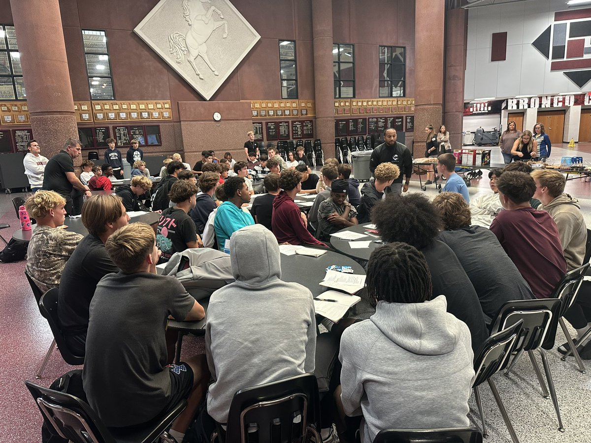 LSNBroncoSoccer's tweet image. Boys Soccer doing some work on Mentality today with Damion! Great message today to help us become great Men through soccer. Followed it up with a dinner for all 3 Teams hosted by our Parents! Thanks everyone that made this a great afternoon! #ETP