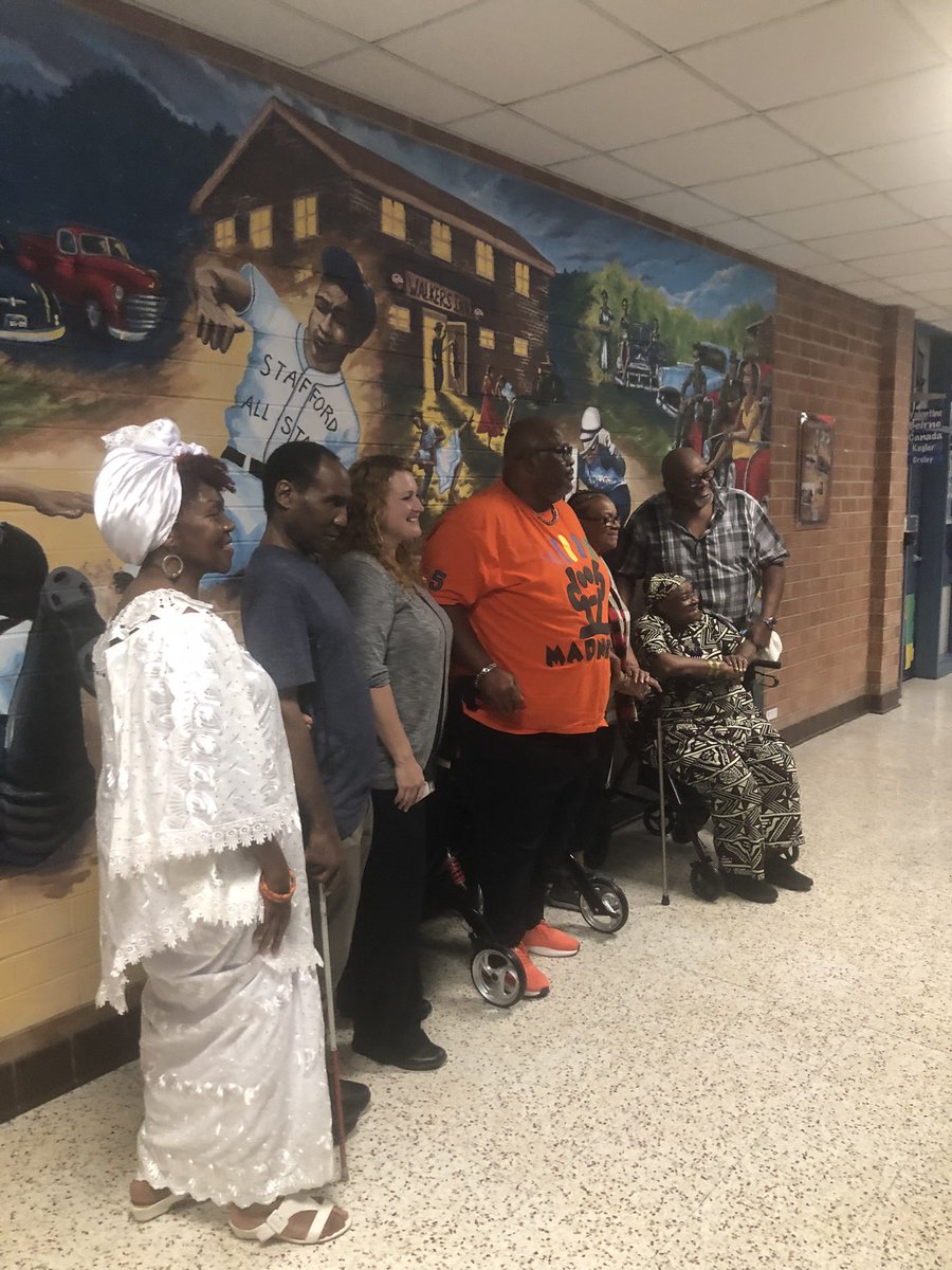 SCPSHistory's tweet photo. Wonderful unveiling program of the Walker’s Inn mural @staffordmiddle. Special thanks to Discover Stafford and the Stafford Education Foundation for sponsoring the mural grants and Brenda Edwards for capturing the joy of the inn. @StaffordSchools https://t.co/QRTDNFsw38