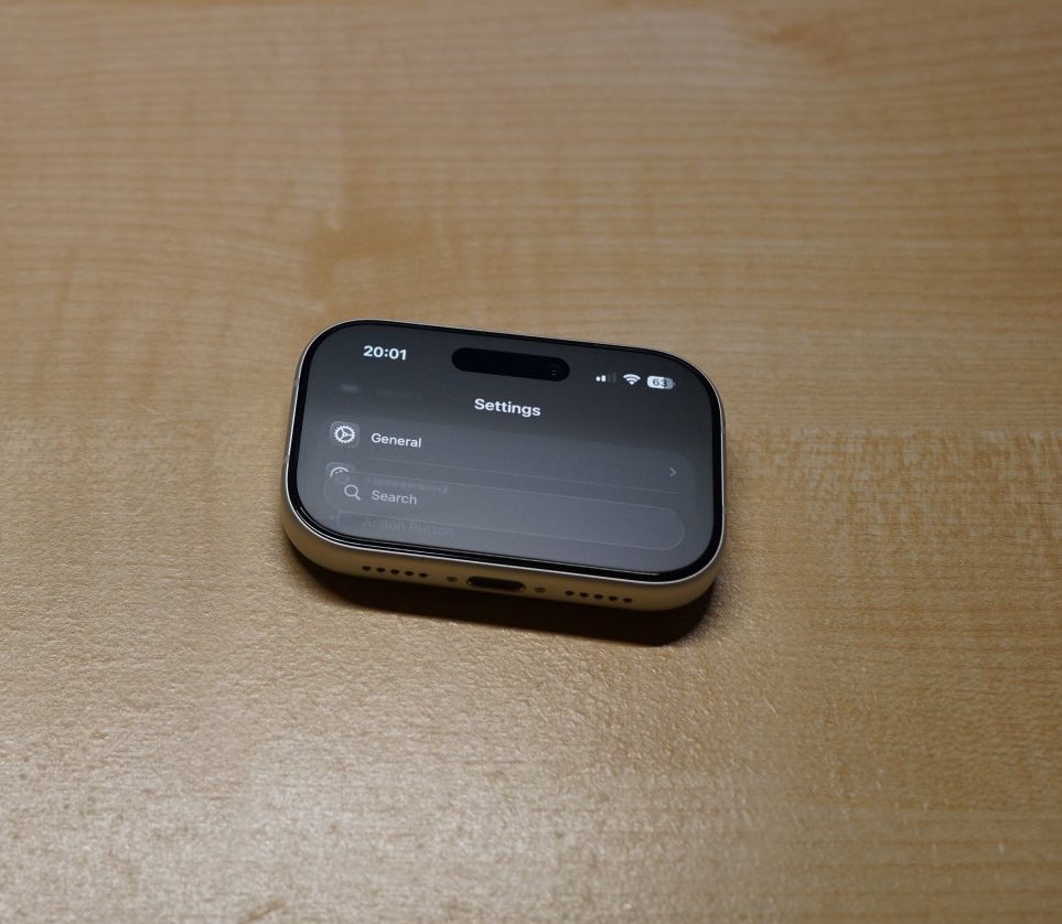 technochad7's tweet image. This is iPhone Nano with a 3&quot; display and the smallest ever iOS device.

What’s your thoughts 💭?